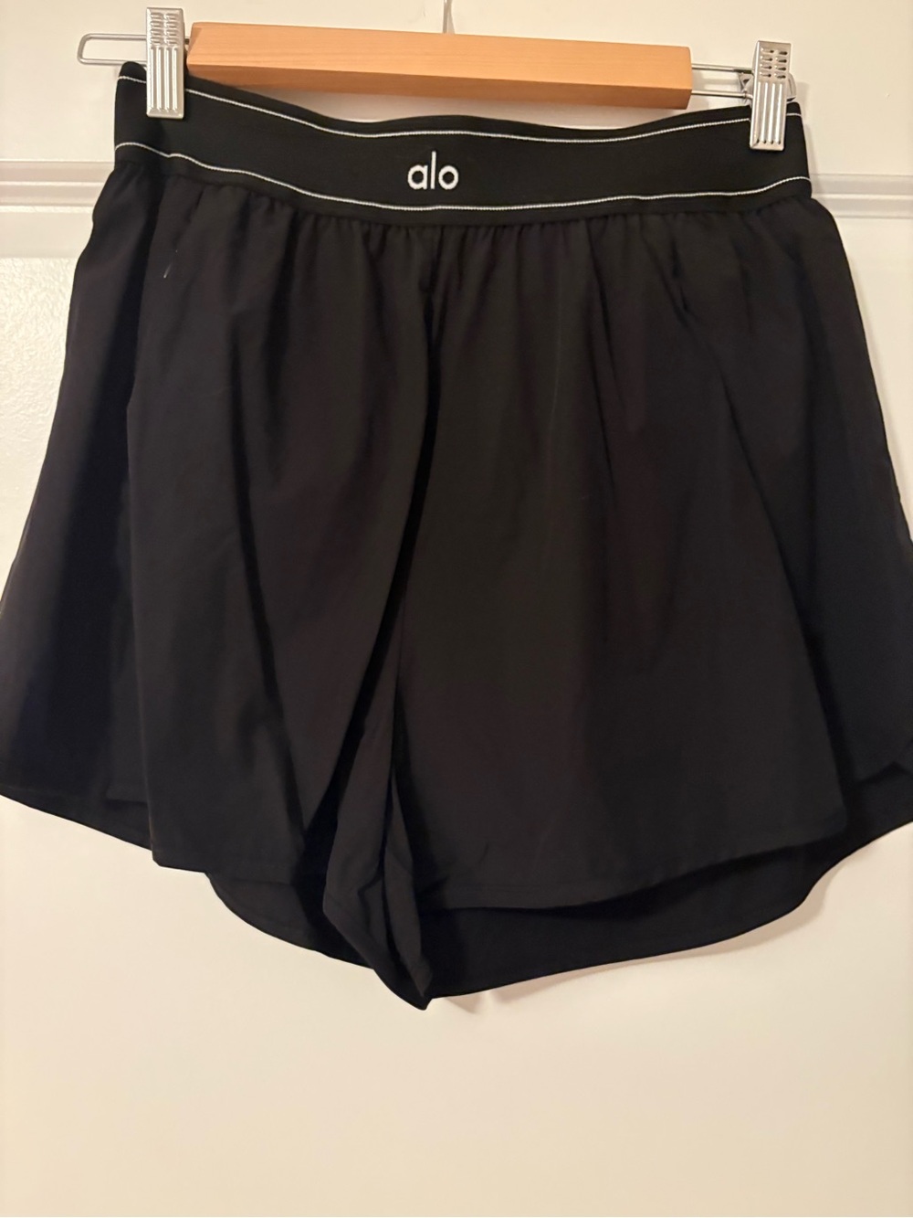 ALO Yoga Black Women's Athletic Shorts with Logo Waistband